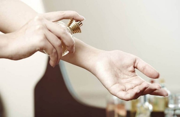 Top Nước Hoa Kích Dục Nữ "Nịnh Mũi" Số 1 11 Hướng dẫn cách sử dụng nước hoa kích dục nữ đem lại hiệu quả cao